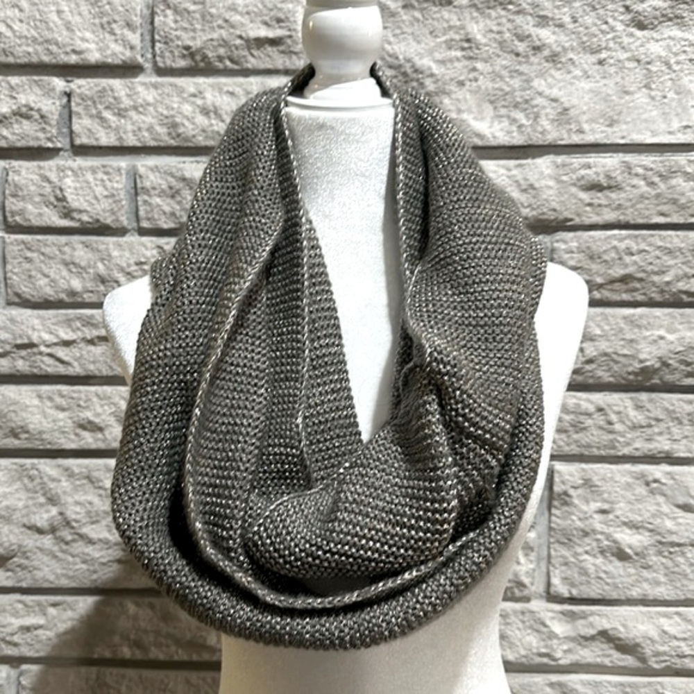 Infinity scarf with metallic detail